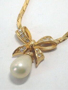 Vintage Christian Dior Bow Tie Ribbon Butterfly Pearl Drop Thin Gold Necklace
